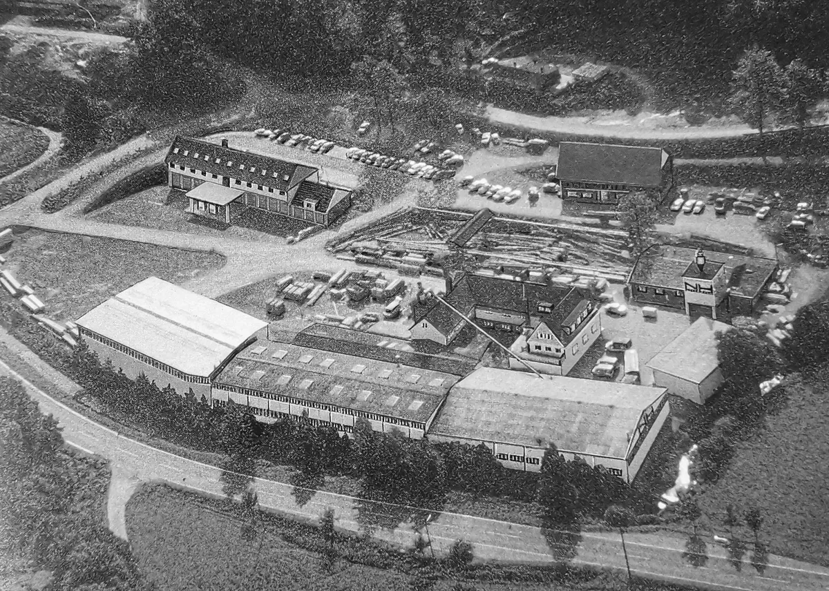 Schwarz/Weiß-Aufnahme aus der Luft vom Werkstandort der Firma NORDHAUS im Jahr 1975